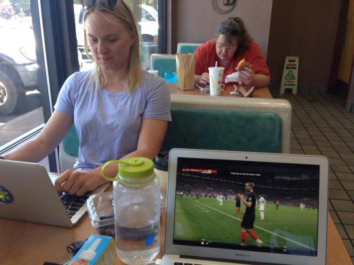 36935864_10160555844445024_8368022797275889664_n